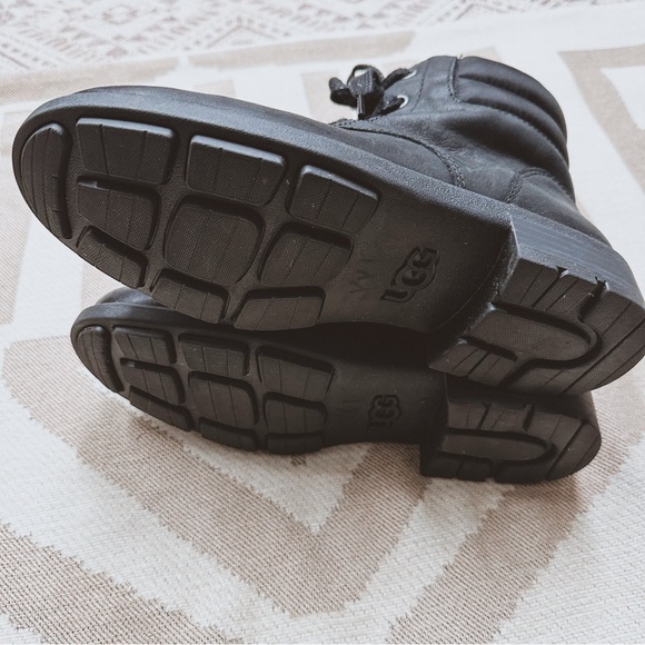 UGG leather combat boot lace up 8 in black - Picture 5 of 7